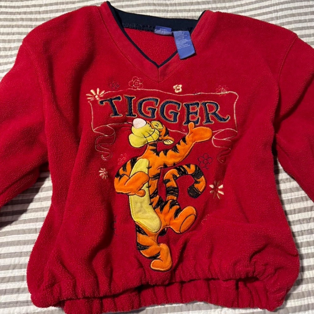 VINTAGE winnie the pooh sweater fleece